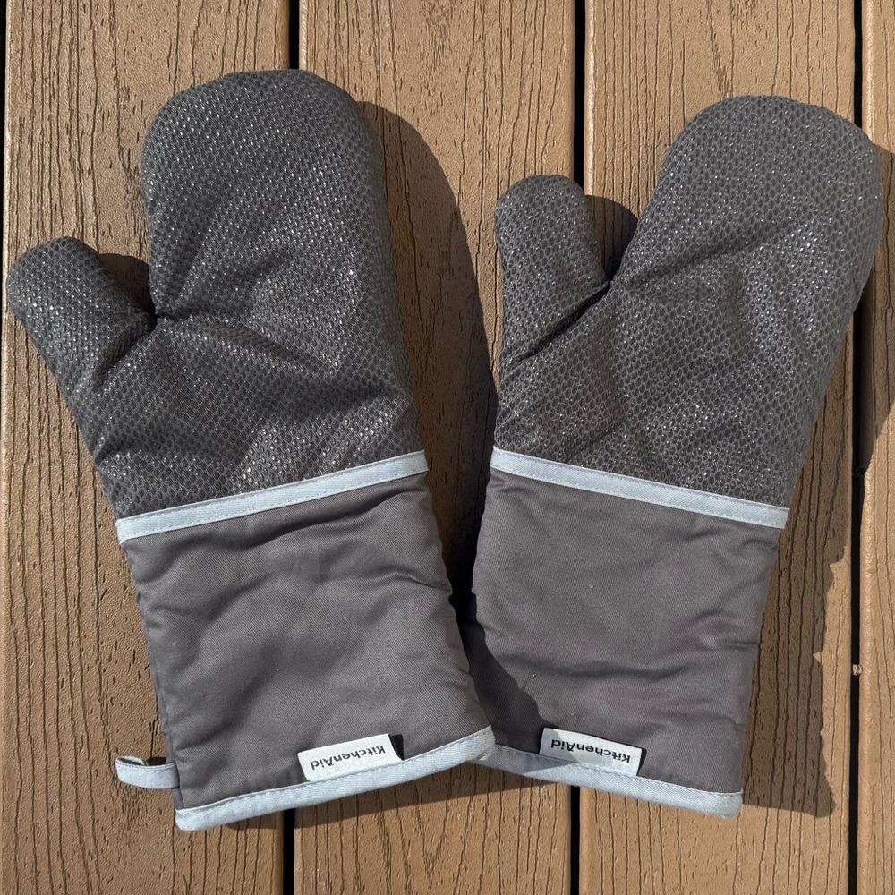 KITCHEN AID OVEN GLOVES MITTS PAIR SET wSILICONE GRIPS LONG LINE LEFT/RIGHT NWOT